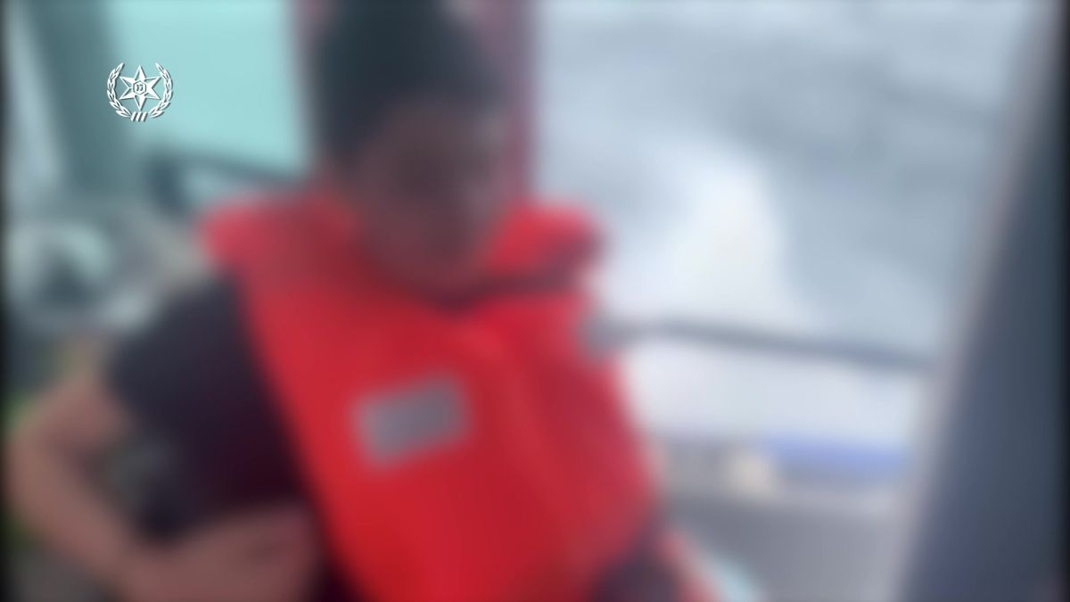 צפו: כך חולצו 2 משפחות שנתקעו במצוקה בלב ים