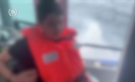 צפו: כך חולצו 2 משפחות שנתקעו במצוקה בלב ים