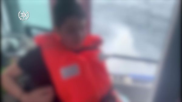 צפו: כך חולצו 2 משפחות שנתקעו במצוקה בלב ים