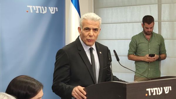 לפיד לשאלת סרוגים: "מה הייתי עושה אחרת? הכל"