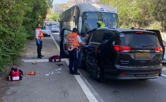 חיפה: תאונה בין אוטובוס לרכב. 2 פצועים פונו לביה"ח