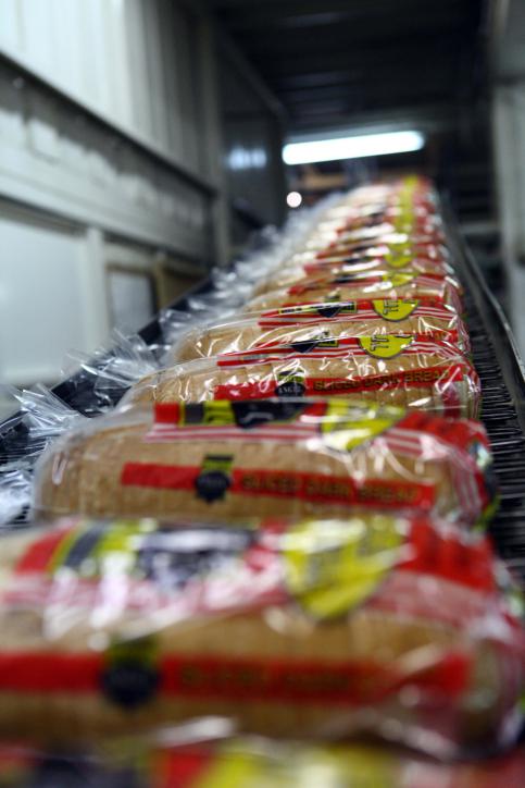 הפרשן הפוליטי מתריס: מחר בכוונה אקנה לחם של אנג'ל