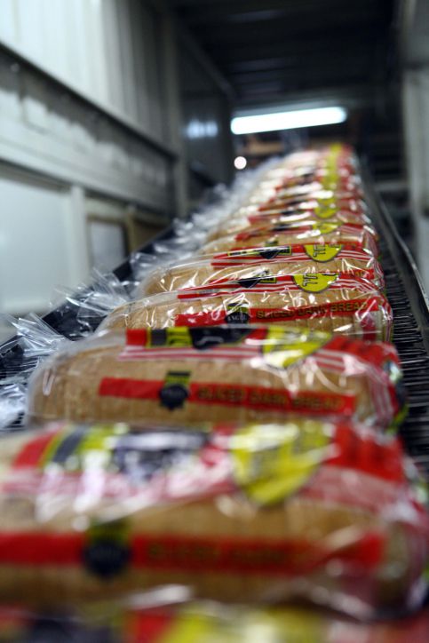 הפרשן הפוליטי מתריס: מחר בכוונה אקנה לחם של אנג'ל