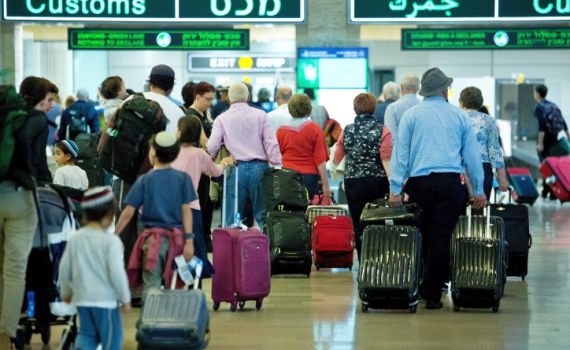 עיתונאי 'כאן' חושף: עצרו אותי כי אני נראה מזרחי