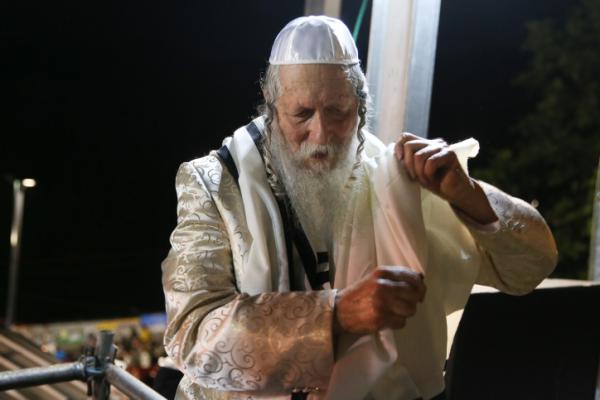 בניגוד להבטחות: ברלנד השתתף בהדלקה במירון