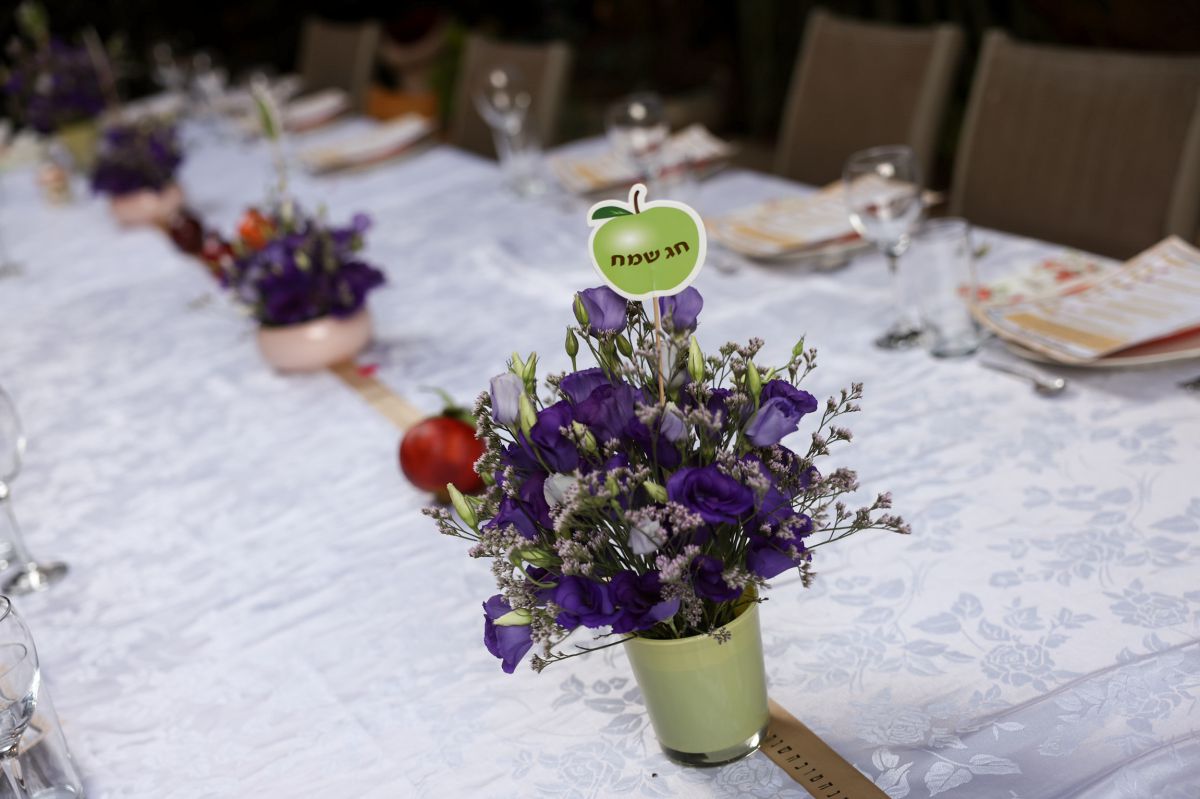 מיוחד השנה: הלכות חג השבועות החל בערב שבת