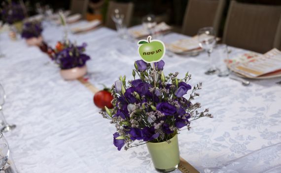 מיוחד השנה: הלכות חג השבועות החל בערב שבת