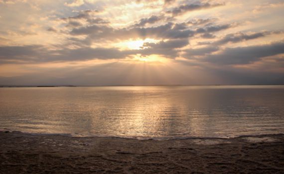 אסון בעין בוקק: אישה בת 65 טבעה למוות בים המלח