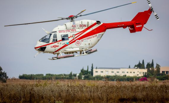 גבר סבל ממכת שמש קשה בים המלח; ופונה במסוק