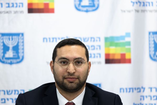 קריאות נגד וסרלאוף: "סע לגרמניה"