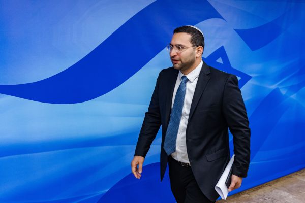 וסרלאוף הודיע: "אפנה תקציבים לטיפול בעורף"