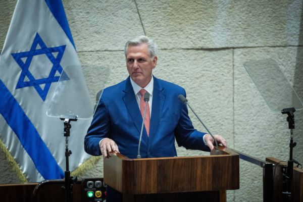 יו"ר בית הנבחרים הודיע: נפתח בהליך הדחה נגד ביידן