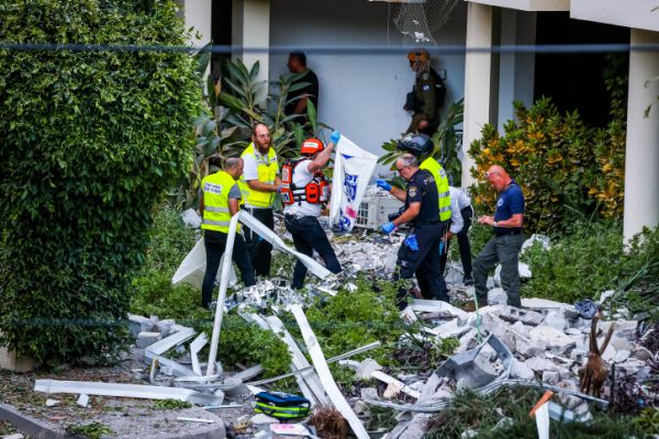 'מגן וחץ' | אדם אחד נהרג ו-50 נפצעו: 'בואו לתרום דם'