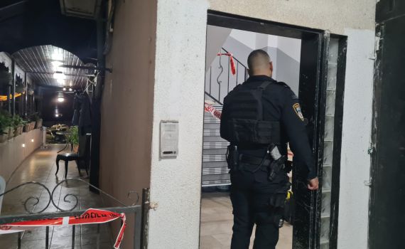 חשד לרצח בטייבה: אם ושני בניה נדקרו למוות