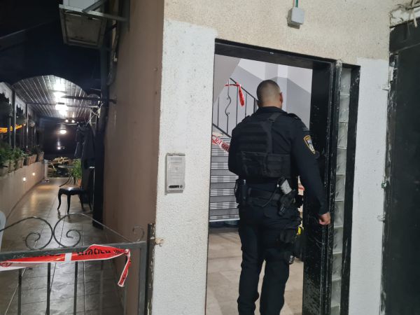 חשד לרצח בטייבה: אם ושני בניה נדקרו למוות