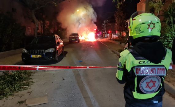 קריית ביאליק: רכב התפוצץ בזמן נסיעה. פצוע קשה במקום