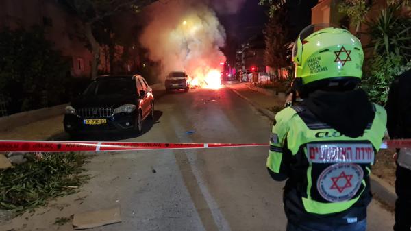 קריית ביאליק: רכב התפוצץ בזמן נסיעה. פצוע קשה במקום