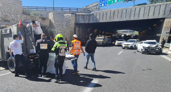 תאונת דרכים בירושלים: כביש בגין נחסם לתנועה