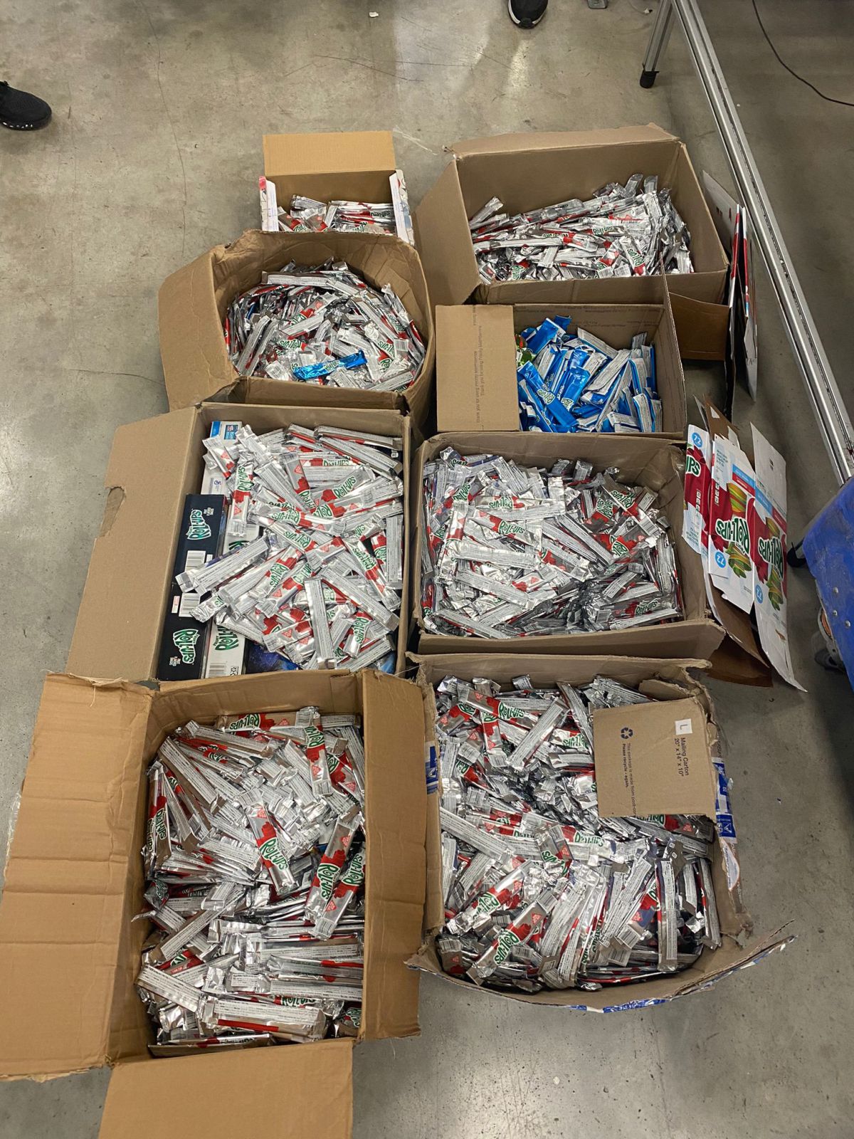 רשות המיסים תפסה 157 ק"ג של ממתקי רול-אפס