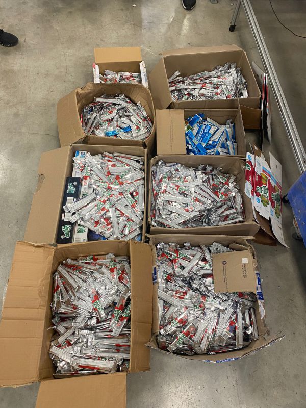 רשות המיסים תפסה 157 ק"ג של ממתקי רול-אפס