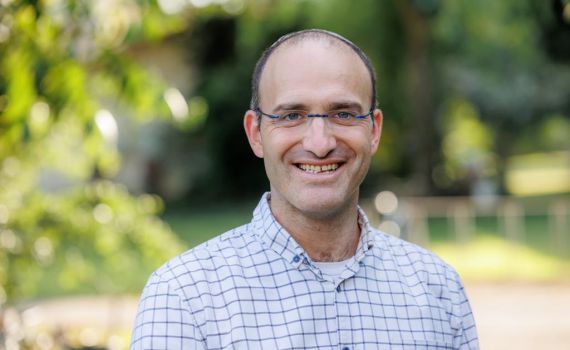 הרב אילעאי עופרן לנוער: אל תשירו את השירים האלה