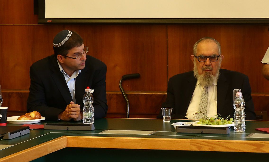 "ואהבתם את הגר": איך ניתן לתקן את היחס שלנו לגרים?