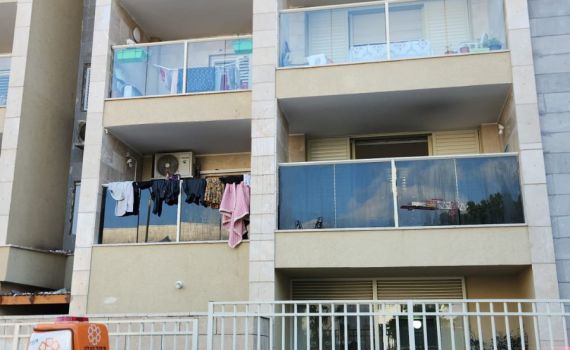 סכנה לחייו: ילד נפל מקומה רביעית באשדוד, מצבו קשה