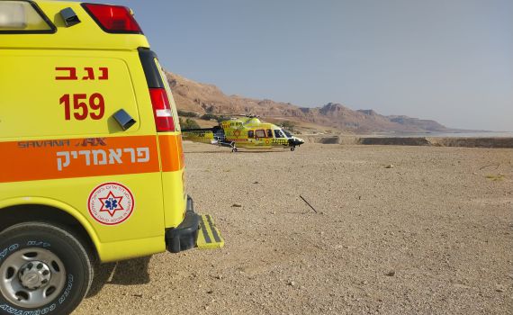 פונה במסוק: פצוע קשה בתאונה בין מיניבוס לרכב פרטי