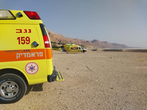 פונה במסוק: פצוע קשה בתאונה בין מיניבוס לרכב פרטי