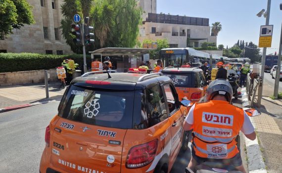 הולך רגל בן 60 נפגע מרכב בירושלים, מצבו קשה