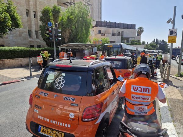 הולך רגל בן 60 נפגע מרכב בירושלים, מצבו קשה