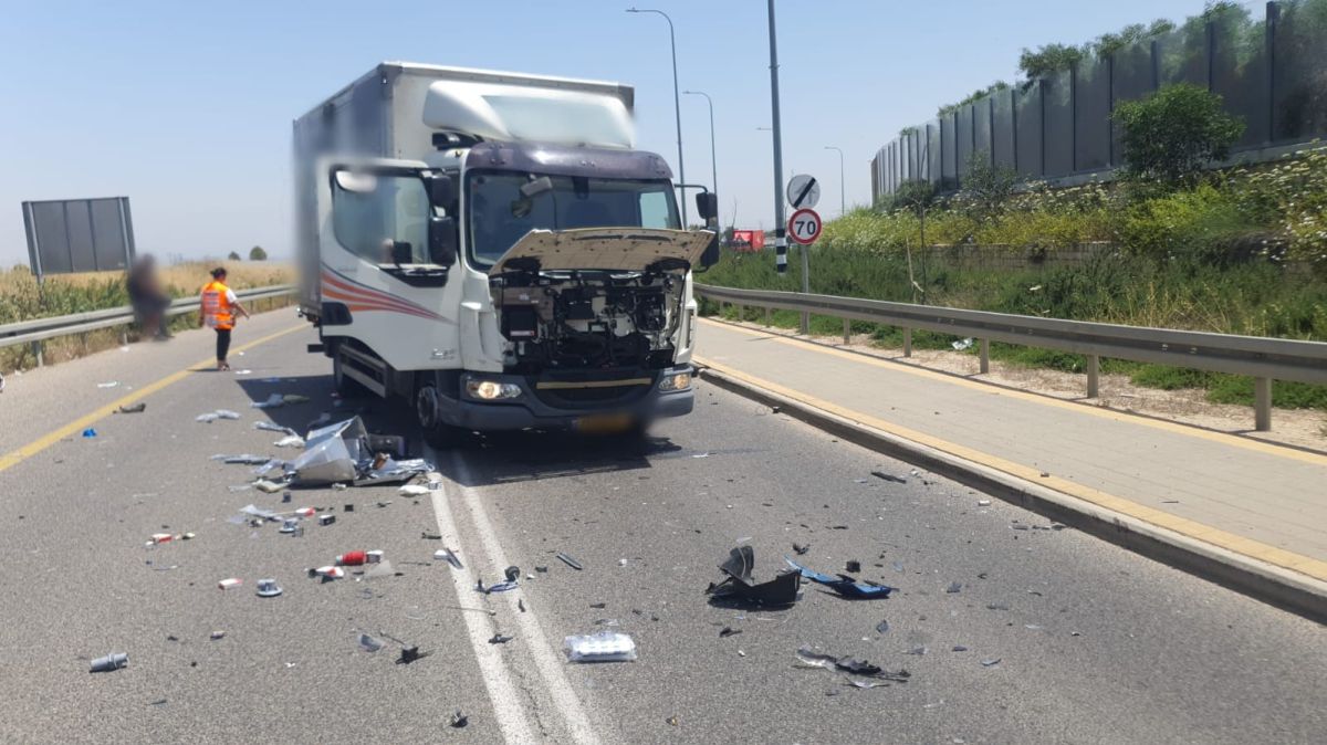 רוכב אופנוע נפגע ממשאית סמוך לבני עי"ש ונפצע אנוש