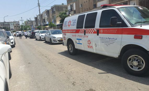 חשד לרצח כפול: גבר ואישה נמצאו עם סימני דקירות