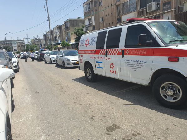 חשד לרצח כפול: גבר ואישה נמצאו עם סימני דקירות