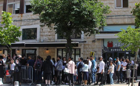 "רפורמת הדרכונים החלה": תורי ענק ברשות האוכלוסין