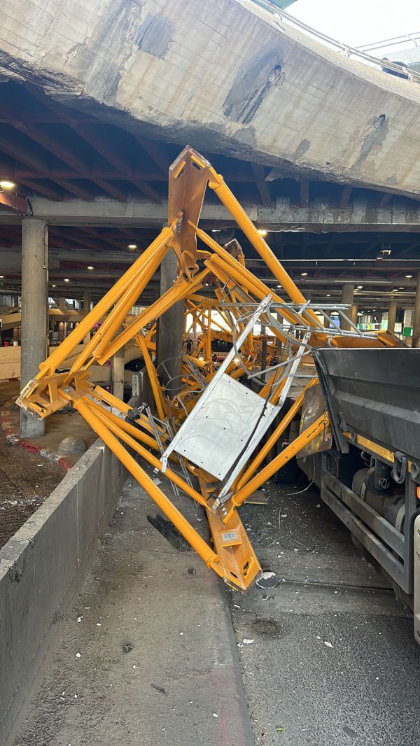 תל אביב: משאית פגעה בגשר, רחוב הירקון נחסם