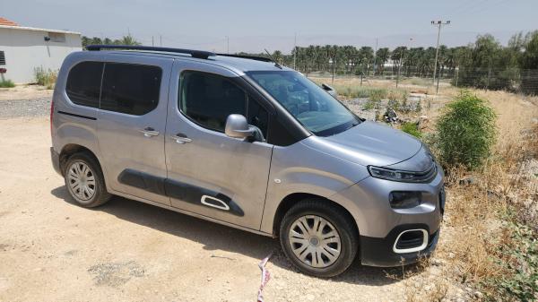 המשטרה עצרה רכב וגילתה שהנהג הוא נער בן 13