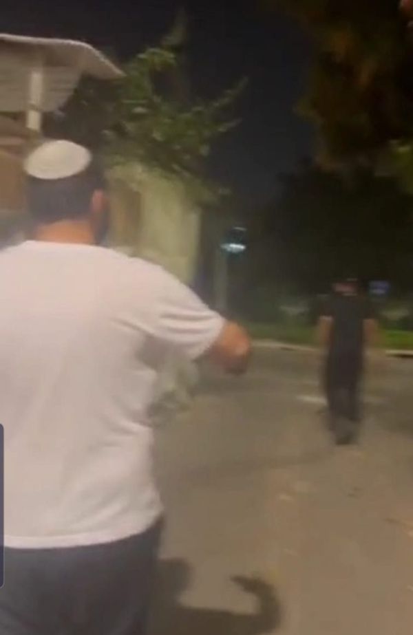 השר וסרלאוף עצר חשוד שניסה לפרוץ לבתים. צפו