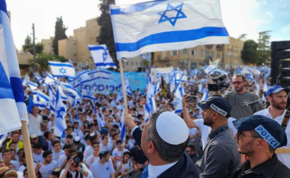 יום ירושלים: רבבות צועדים במצעד הדגלים בעיר