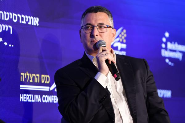 סקר מנדטים: סער יכול לחייך; סמוטריץ' בצרות