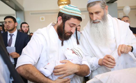 מרגש: חבר הכנסת הסרוג ורעייתו בחרו שם לבנם