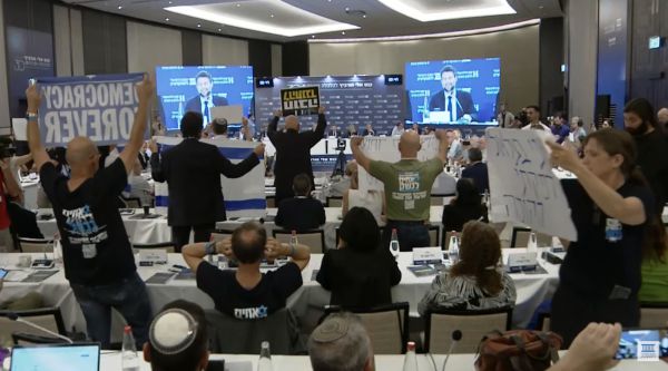 מחאה בזמן נאום סמוטריץ': "מיעוט קולני וקיצוני"