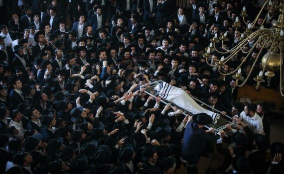 תיעוד: מיטת הרב אדלשטיין הגיעה לישיבת פוניבז'