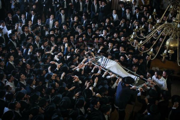 תיעוד: מיטת הרב אדלשטיין הגיעה לישיבת פוניבז'