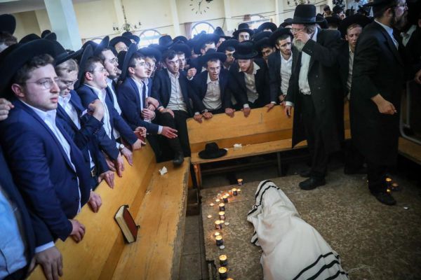 שידור ישיר: הרב אדלשטיין זצ"ל מובא למנוחות