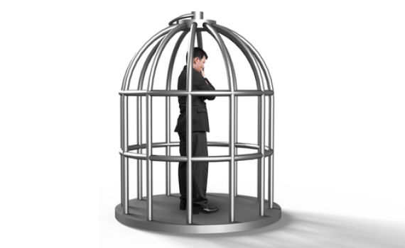 בכלא יש יותר חופש מאשר בבית הזה