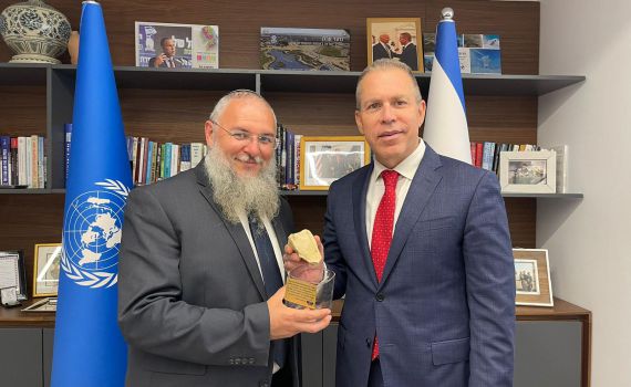 מזוזה שיוצרה ביו"ש תוצב באו"ם: "שייך לעם ישראל"