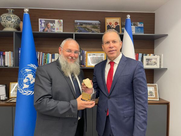 מזוזה שיוצרה ביו"ש תוצב באו"ם: "שייך לעם ישראל"