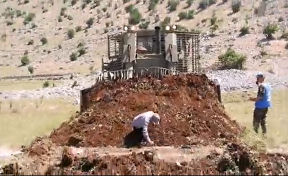 קרב הגבול: דחפור צבאי קובר פעיל חיזבאללה | צפו