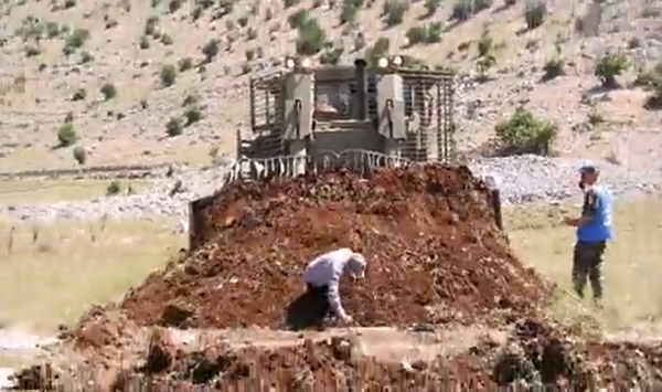 קרב הגבול: דחפור צבאי קובר פעיל חיזבאללה | צפו